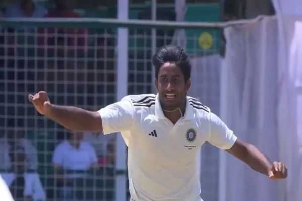 Duleep Trophy 2024: आकिब खान ने रजत पाटीदार के उखाड़े डंडे, रुतुराज गायकवाड़ को भी बनाया अपना शिकार