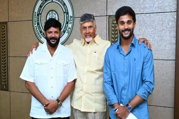 नीतीश रेड्डी पर ऑस्ट्रेलिया से लौटने पर हुई पैसों की बारिश, आंध्र प्रदेश सरकार ने निभाया वादा, भारतीय क्रिकेटर को बुलाकर दिया ईनाम